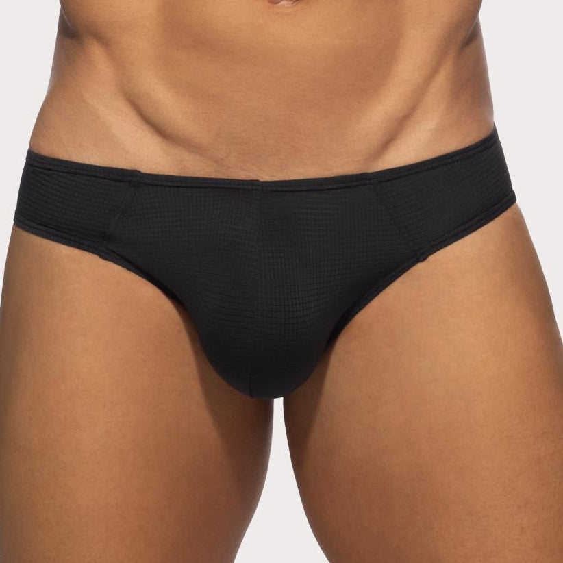 Addicted Veloz Dry Bikini Brief - Knapper Männer Slip im Low-Rise Design aus ultra-leichtem Material in schwarz, front