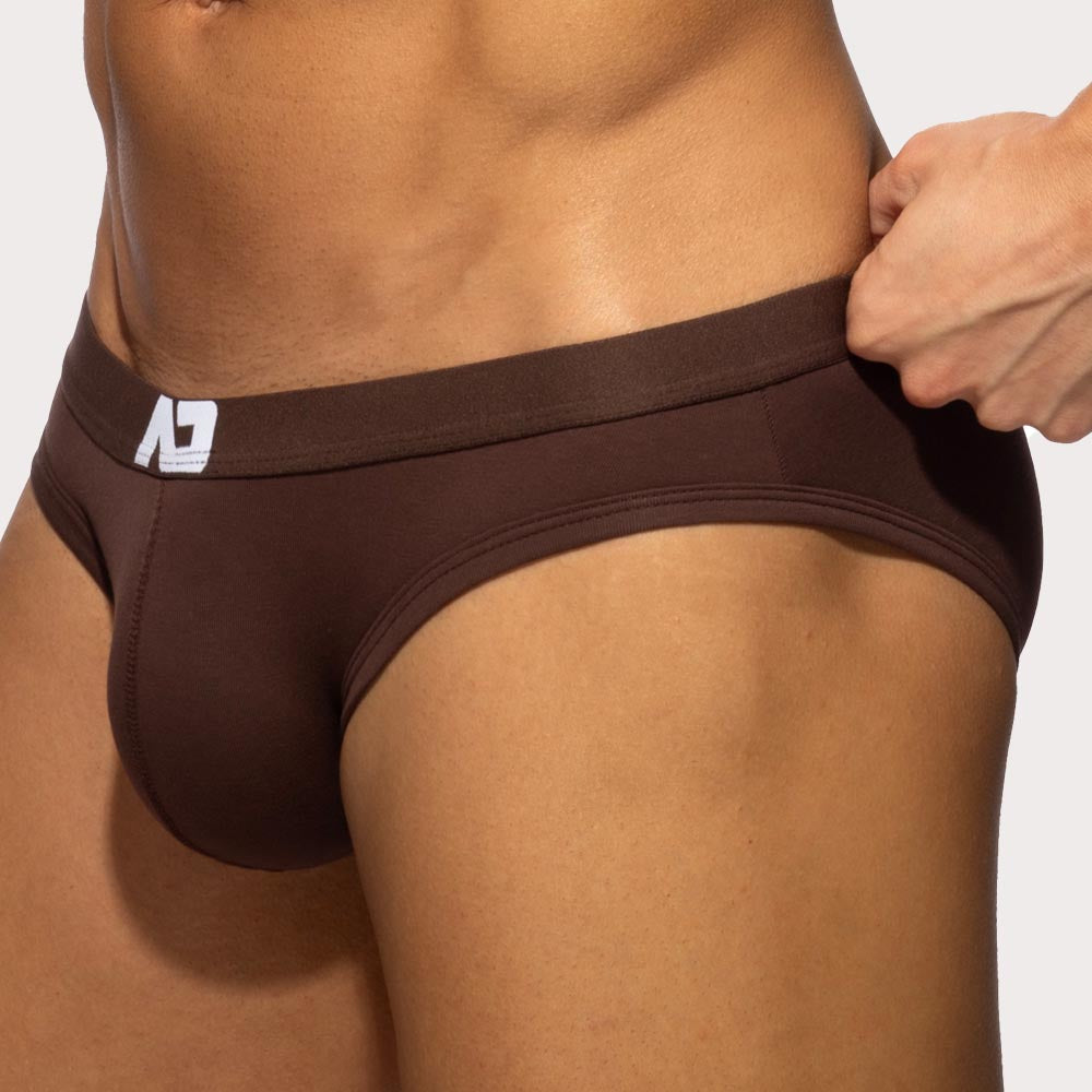Addicted Essential AD Bikini Brief - Herren Slip aus weicher Baumwolle mit schmalem Hüftband und AD Logo in braun, side