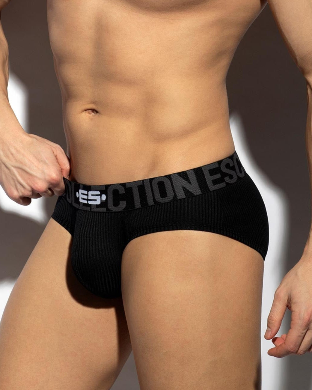 ES Collection RECYCLED RIB BRIEF - schwarzer Premium Slip mit geripptem Stoff