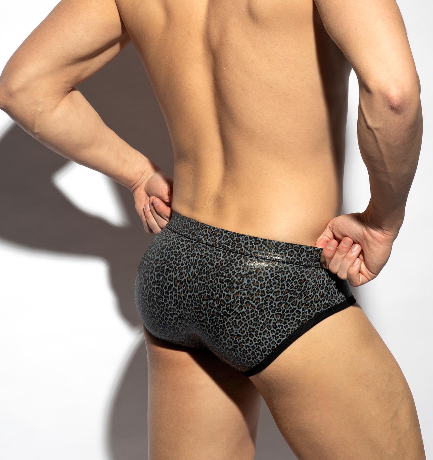 ES Collection Shiny Leopard Print Brief - ausgefallener Herren Slip mit glänzendem Leopardenmuster-Print , back