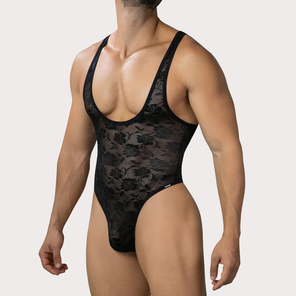 Cut4Men Lace Sculpt Thong Bodysuit - schwarzer Herren String-Bodysuit aus feiner Spitze mit Rosenmuster