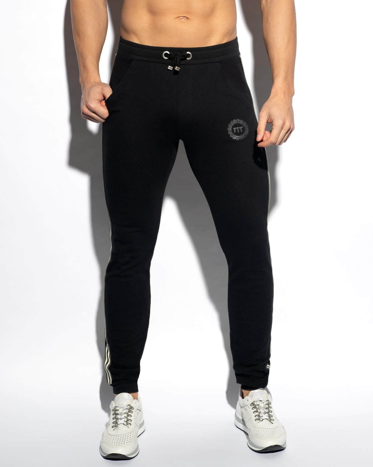 Slim Fit Jogginghose 'FIT TAPE SPORT PANT' von ES Collection in schwarz, Frontansicht