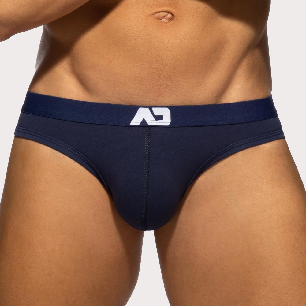 Addicted Essential AD Bikini Brief - Herren Slip aus weicher Baumwolle mit schmalem Hüftband und AD Logo in navy-blau