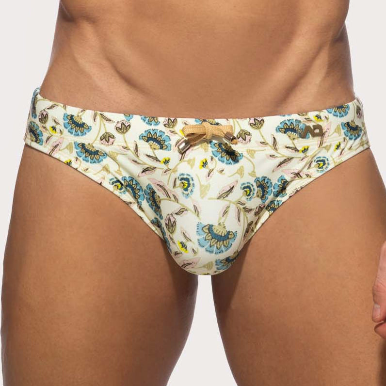 Addicted Spring Flowers Swim Brief - Herren Badeslip in floralem Muster mit herausnehmbarer Push-Up Einlage