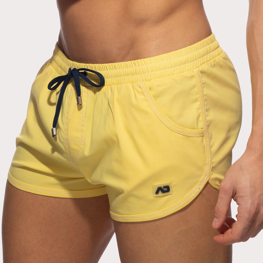 Addicted Jeans Rocky Swim Short - Slim-Fit Badeshorts aus recycelten Materialien für Männer in gelb, side