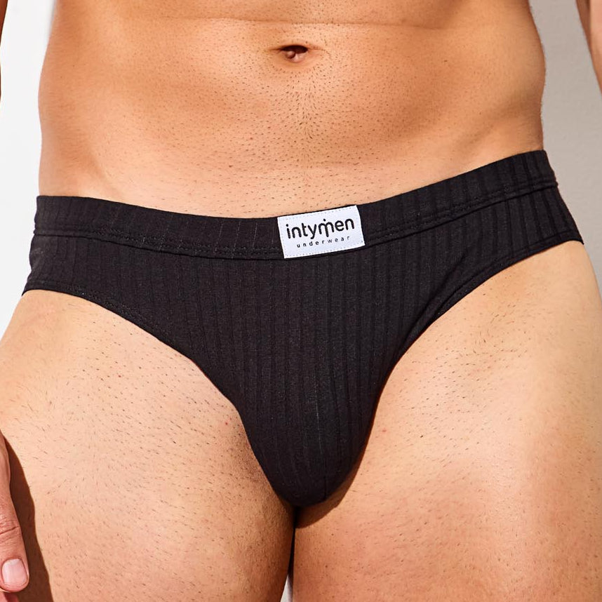 Intymen Pure Brief - Schwarzer Herren Slip in knappem Low-Rise Design aus geripptem Material