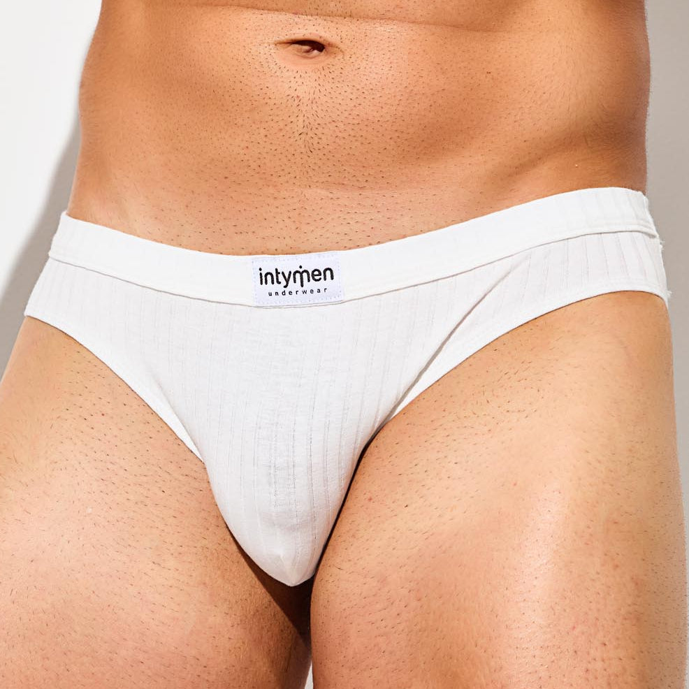 Intymen Pure Brief - Weißer Herren Slip in knappem Low-Rise Design aus geripptem Material