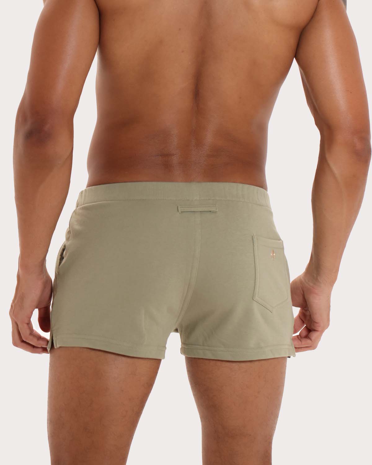Marcuse Physical Shorts - Kurze Sporthose für Männer im Slim-fit Design in grün, back