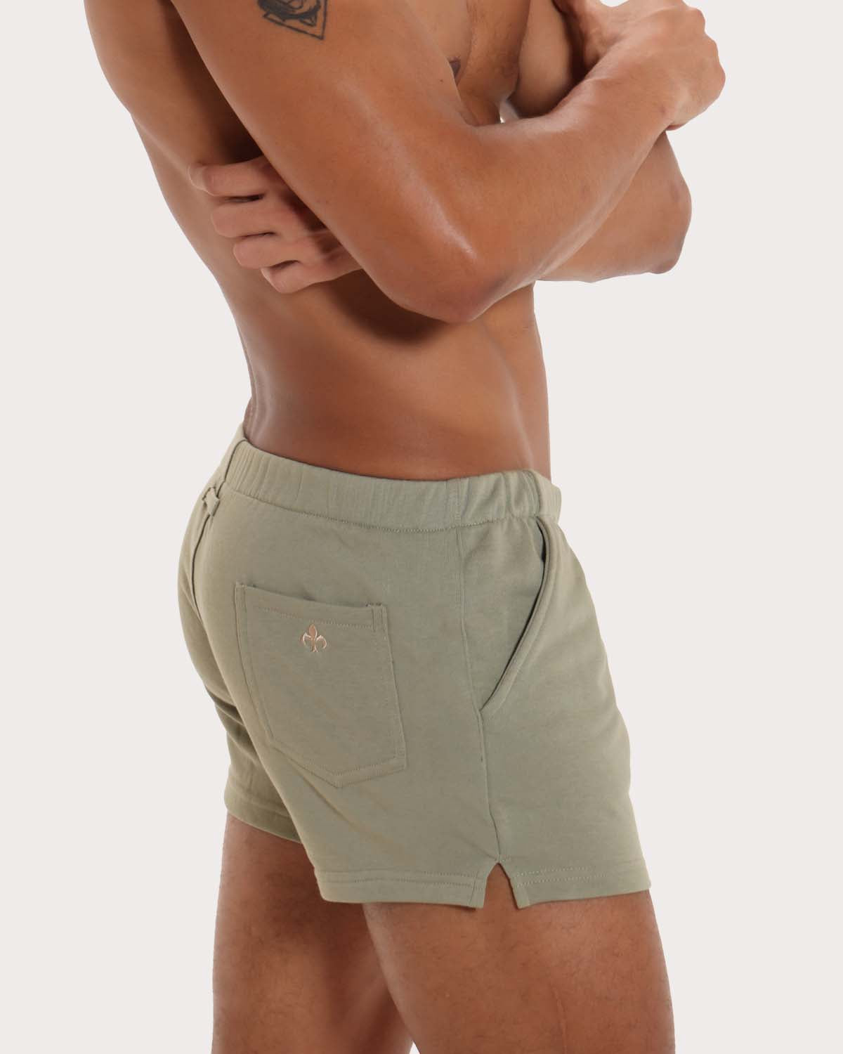 Marcuse Physical Shorts - Kurze Sporthose für Männer im Slim-fit Design in grün, side