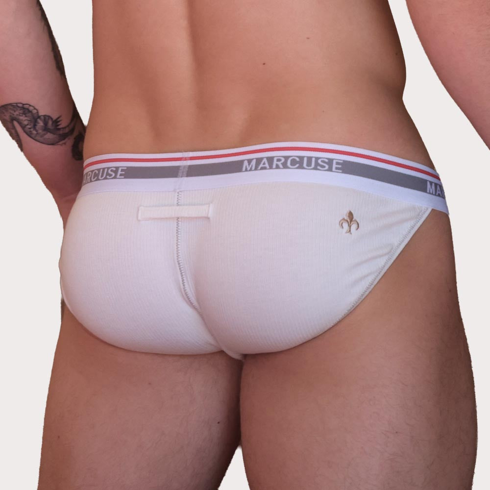 Marcuse Noveau Brief - Tiefgeschnittener Herren Tanga-Slip aus weichem Feinripp-Gewebe in weiß, back