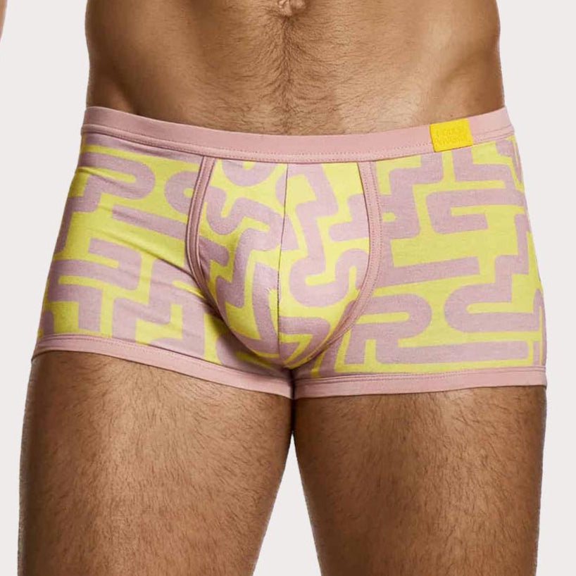 Modus Vivendi Labyrinth Boxer - Low-Rise Boxershorts für Männer mit ausgefallenem Muster in Dusty pink und gelb