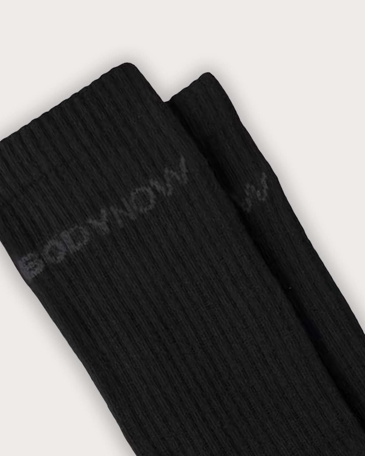 Bodynow Socks 'Everyday Premium' Signature - schwarze Sportsocken in Crew Length mit grauem Logo, detail