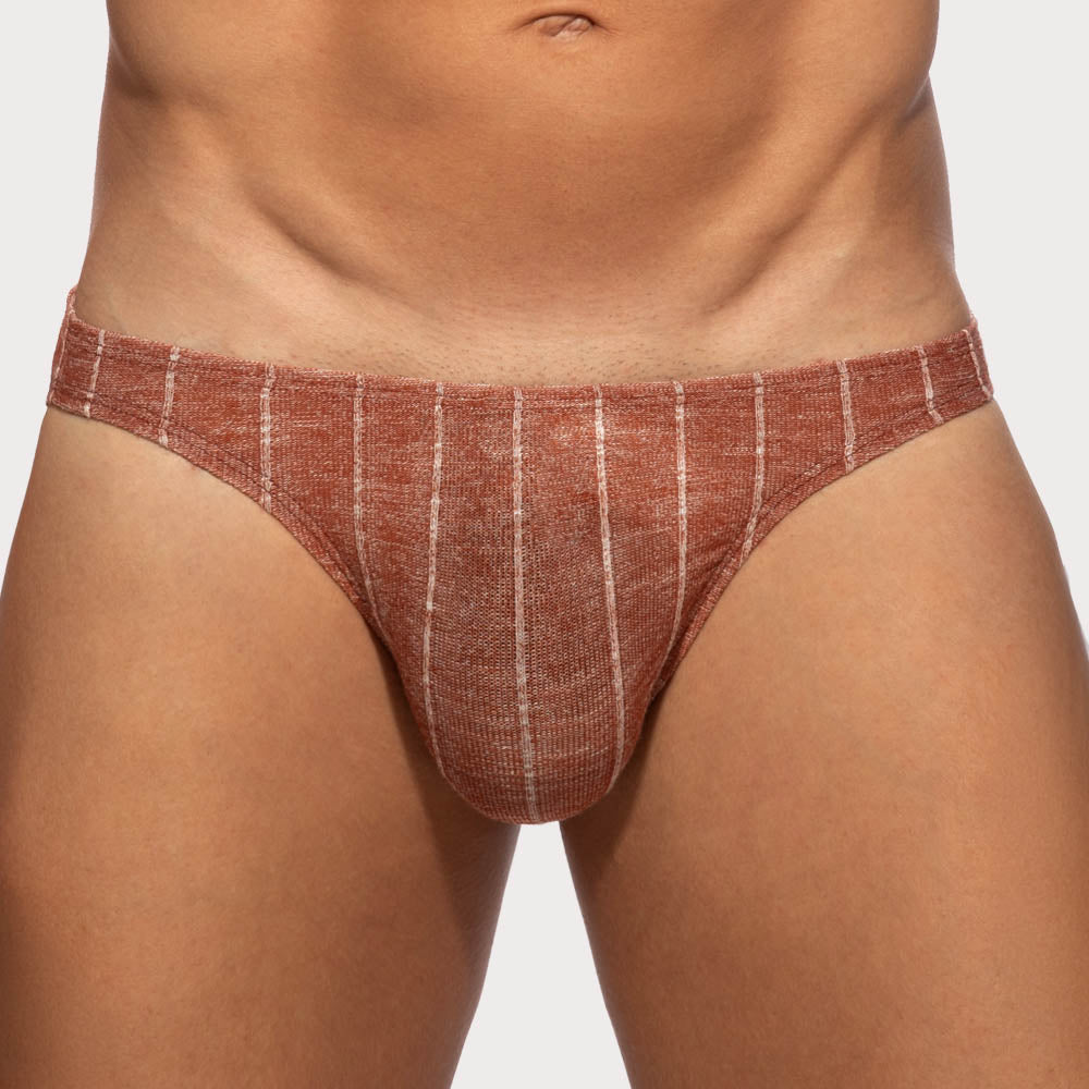 Addicted Rib Knit Bikini Brief - Low-Rise Herrenslip in feiner Strickoptik mit großzügigem Pouch in rot