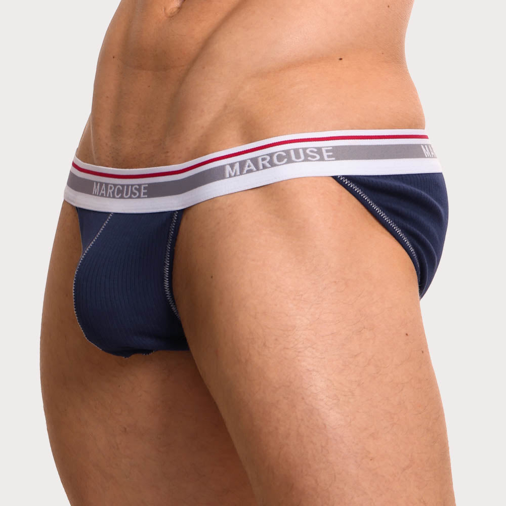 Marcuse Noveau Brief - Tiefgeschnittener Herren Tanga-Slip aus weichem Feinripp-Gewebe in navy-blau