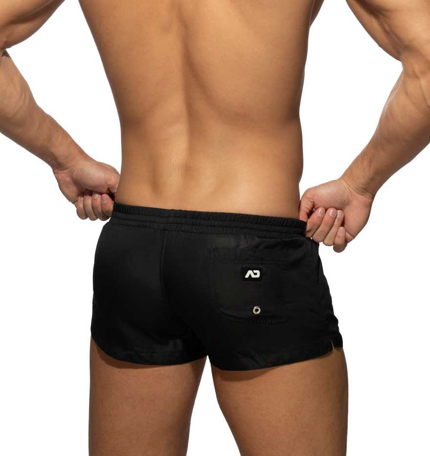 Sehr Knappe Badeshorts von Addicted Swimwear in schwarz, Rückseite