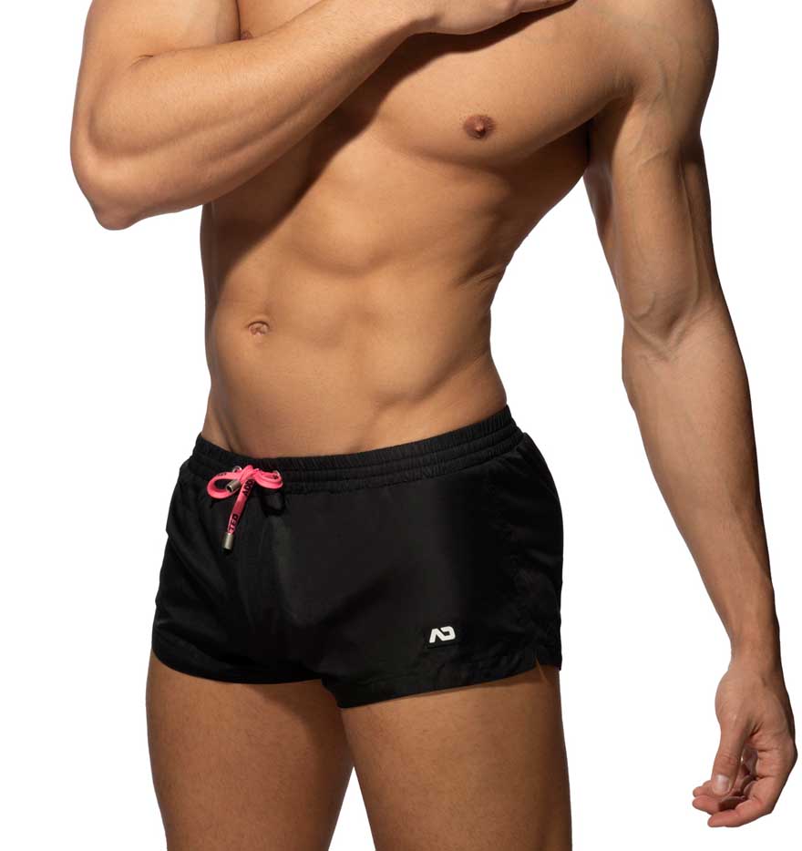 Sehr Knappe Badeshorts von Addicted Swimwear in schwarz, Seitenansicht