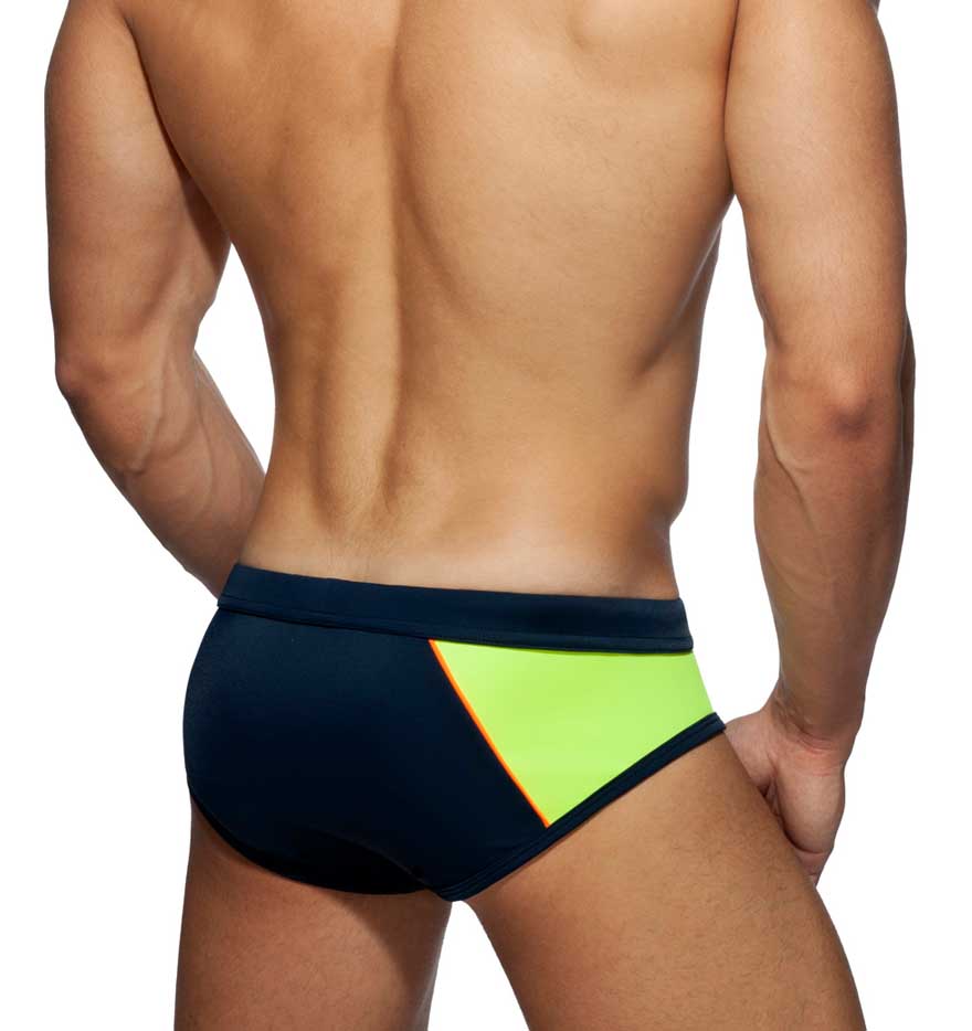 Sportlicher Badeslip 'Racing Side Swim Brief' von Addicted mit Push-UP Einlage, Rückseite