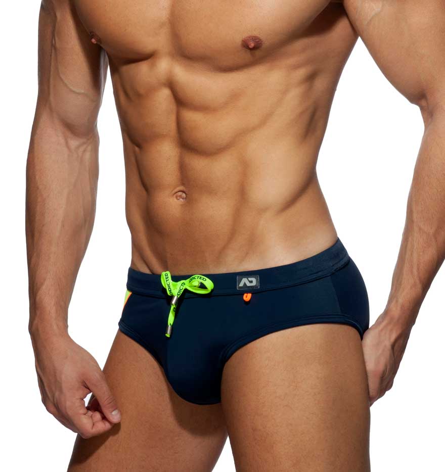 Sportlicher Badeslip 'Racing Side Swim Brief' von Addicted mit Push-UP Einlage, Seitenansicht