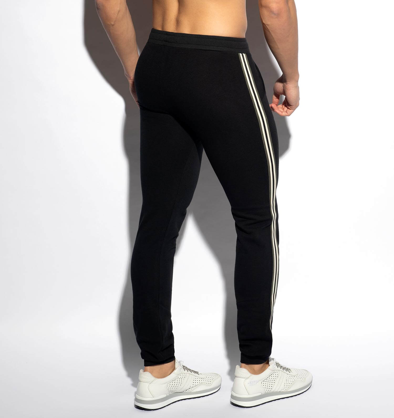 Slim Fit Jogginghose 'FIT TAPE SPORT PANT' von ES Collection in schwarz, Rückansicht