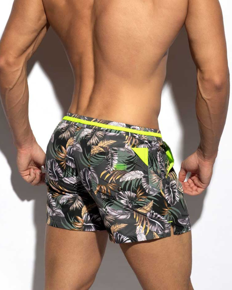 Gemusterte Badeshorts 'Fall Leaves Swim Short' von ES Collection , Rückseite