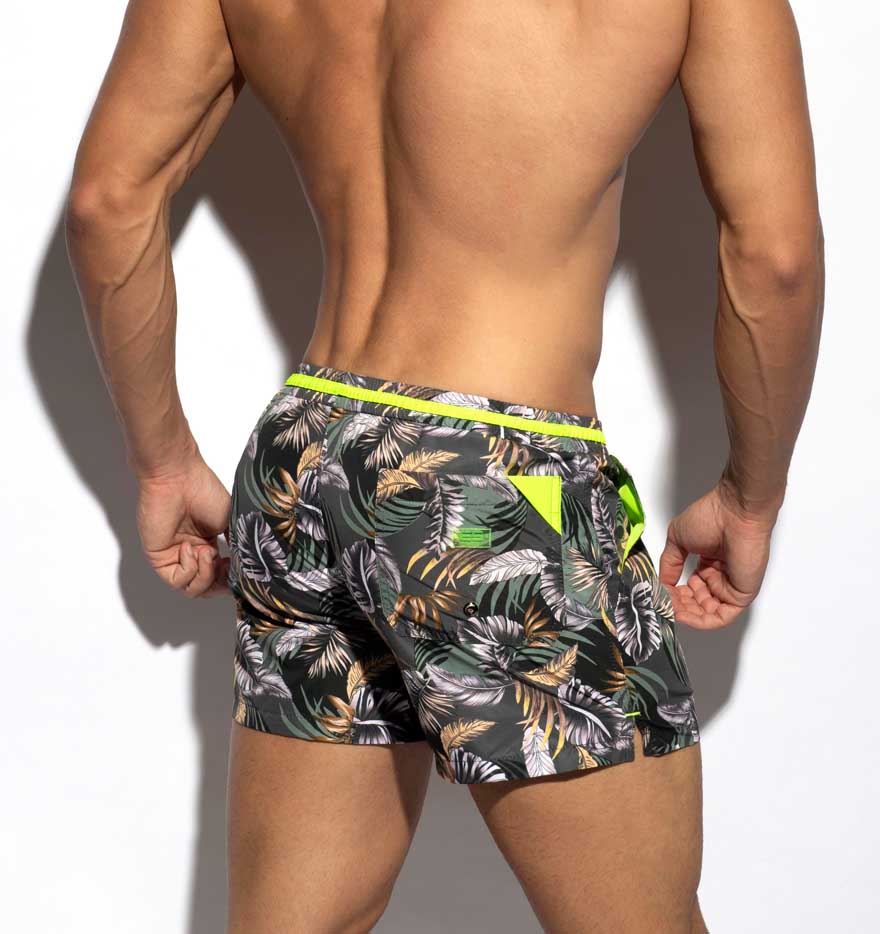 Gemusterte Badeshorts 'Fall Leaves Swim Short' von ES Collection , Rückseite